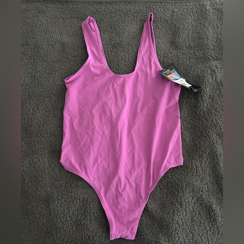 NWT Maidenform Pink Seamless Soothing Thong Bodysuit